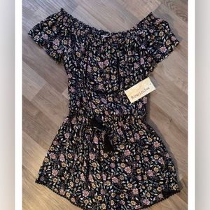 Rewind << Off The Shoulder Floral Romper